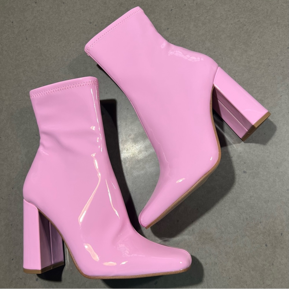 Steve Madden Lynden Barbie Pink Patent Ankle Boots (size 9) NWT